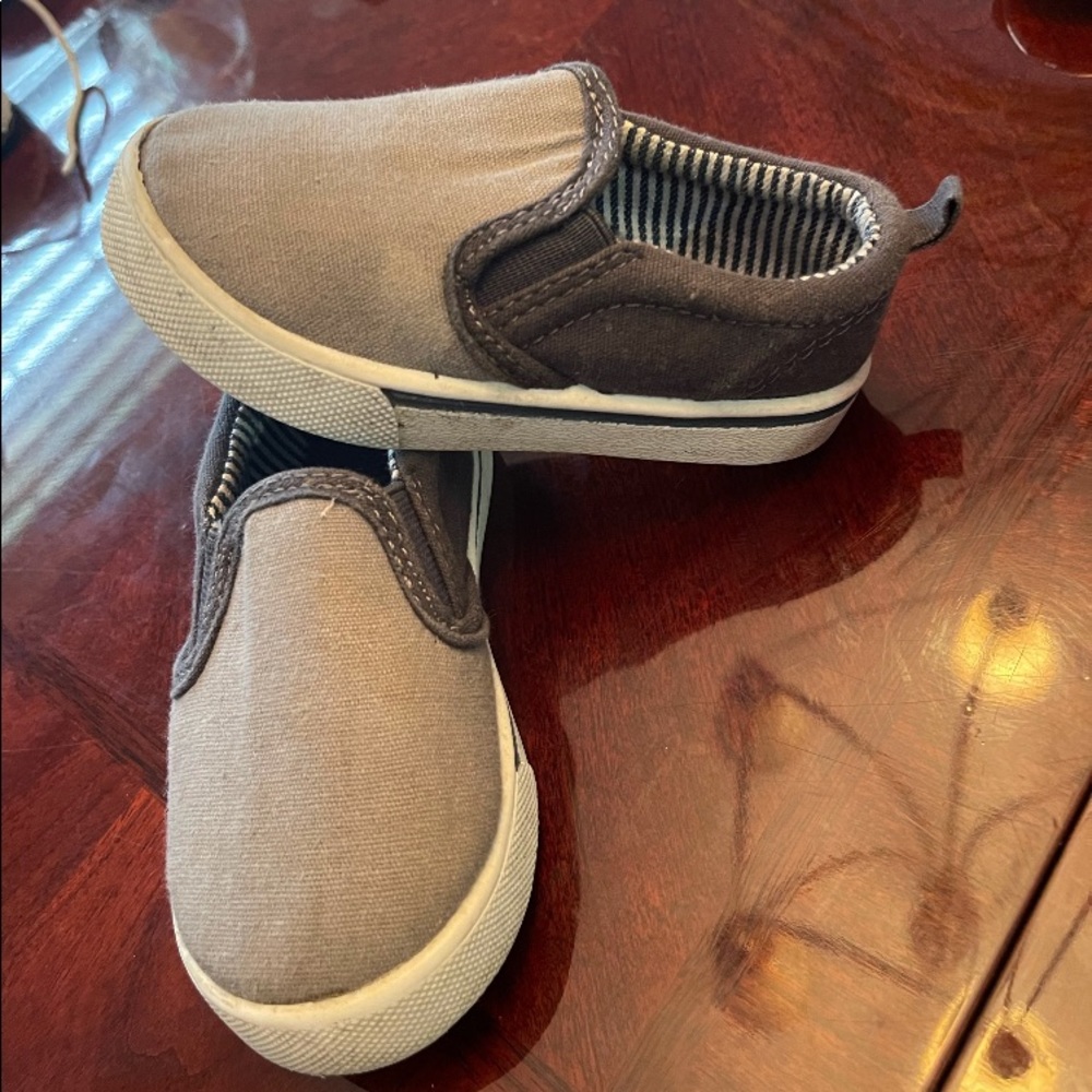 Oshkosh loafers! 7C